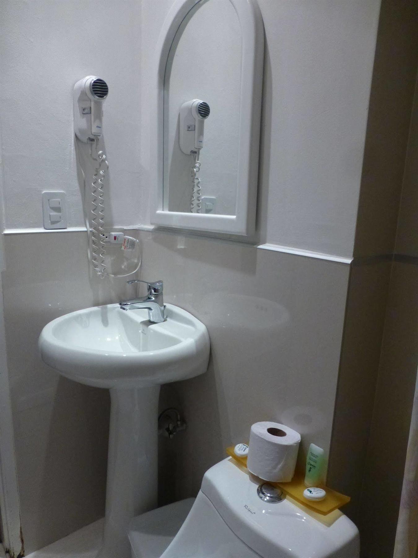 Cayman Hotel Quito